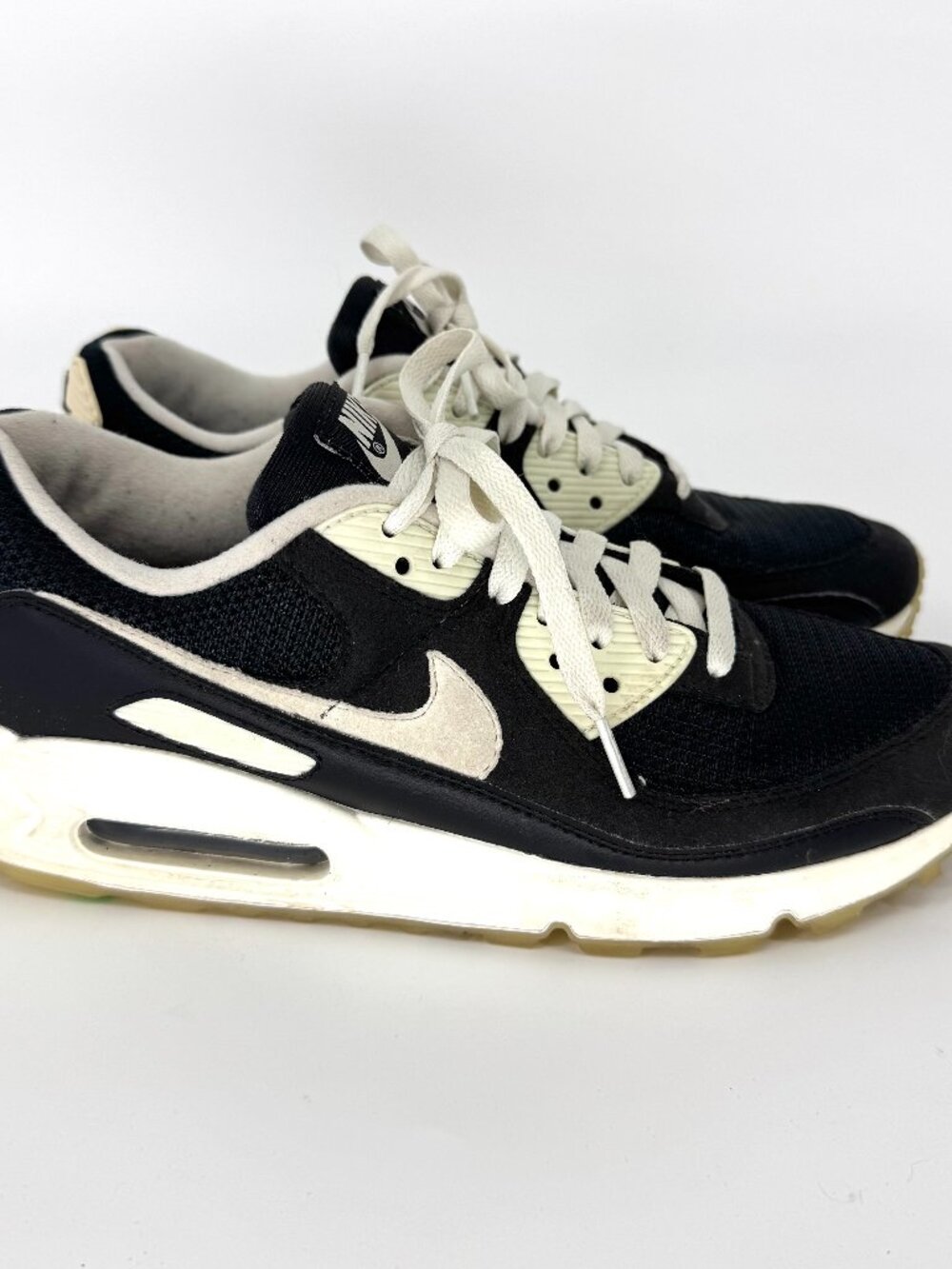 Nike Air Max Lace Up Low Top Athletic Sneakers Black and White Size 10‎